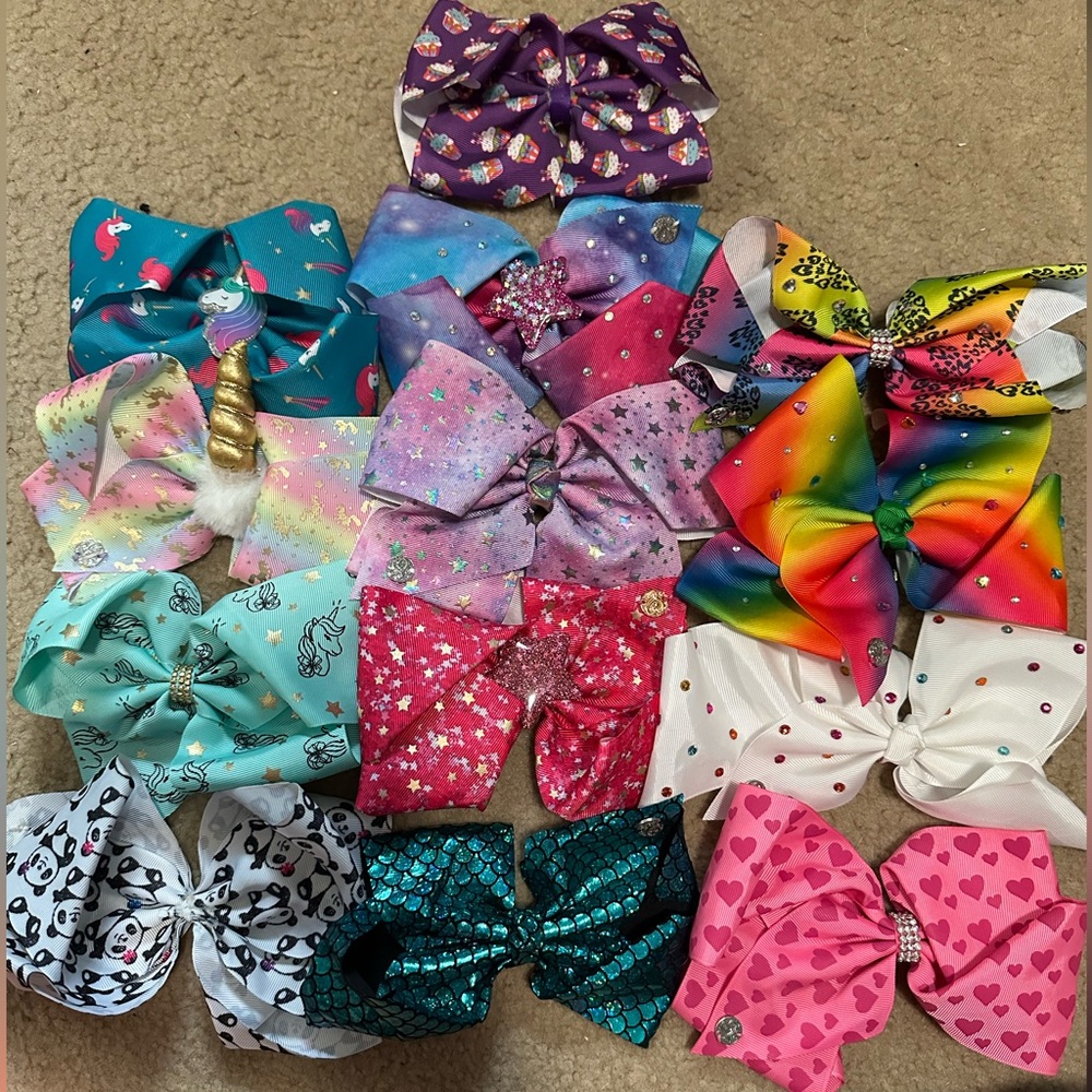 13 Jojo Siwa bows + 13 smaller assortment